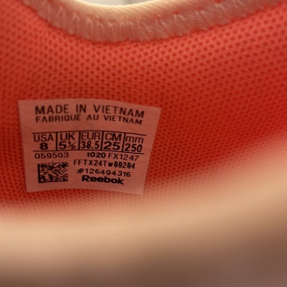 Only wore once Reebok size 8 very cute for spring - Picture 6 of 8